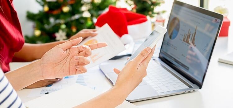 creating holiday social media posts